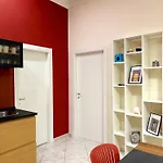 Bottiglieri's Home-near Station & Metro *