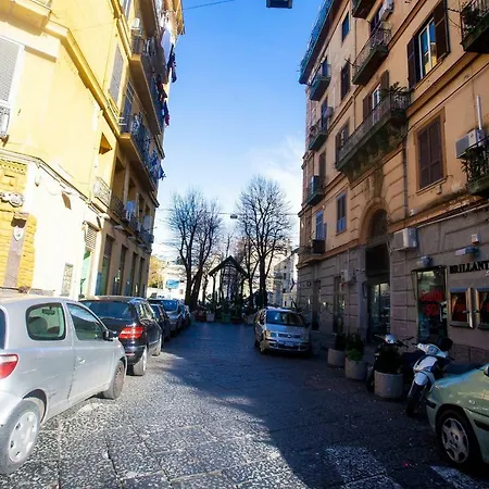 Bottiglieri's Home-near Station & Metro