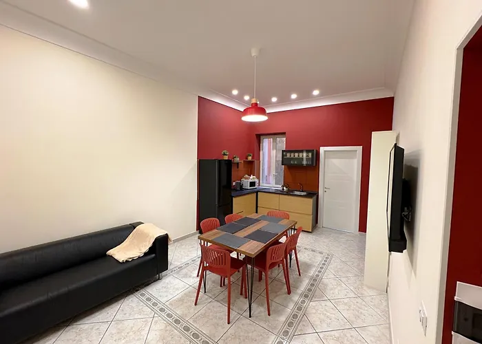 Bottiglieri's Home-near Station & Metro *