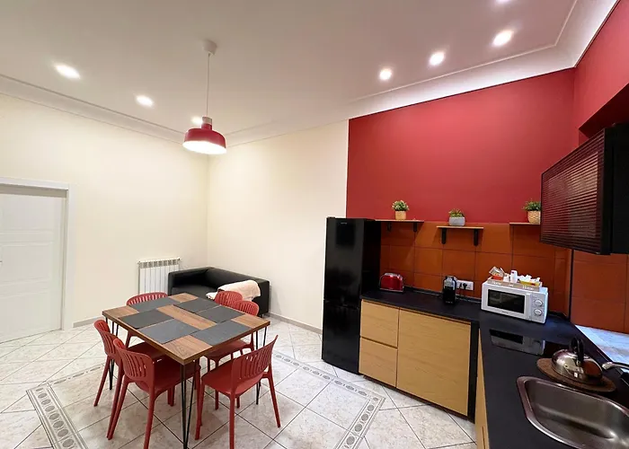 Bottiglieri's Home-near Station & Metro Appartement