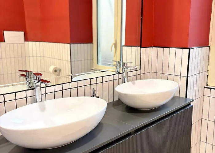 Bottiglieri's Home-near Station & Metro *